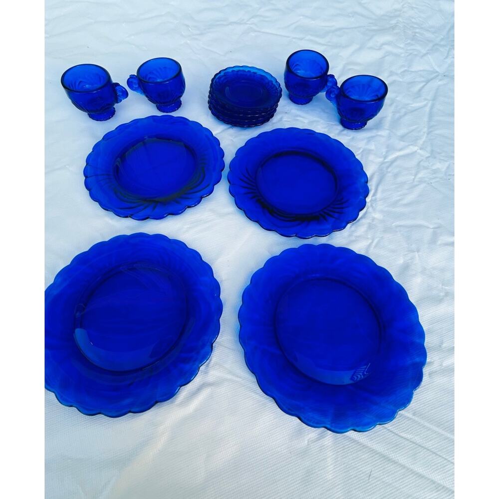 Vintage Doll Size Place Setting Cobalt Blue Glass 4 Plates 4 Teacups 4 Saucers - Picture 16 of 16